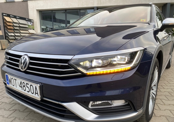 Volkswagen Passat cena 82900 przebieg: 220000, rok produkcji 2016 z Gryfice małe 781